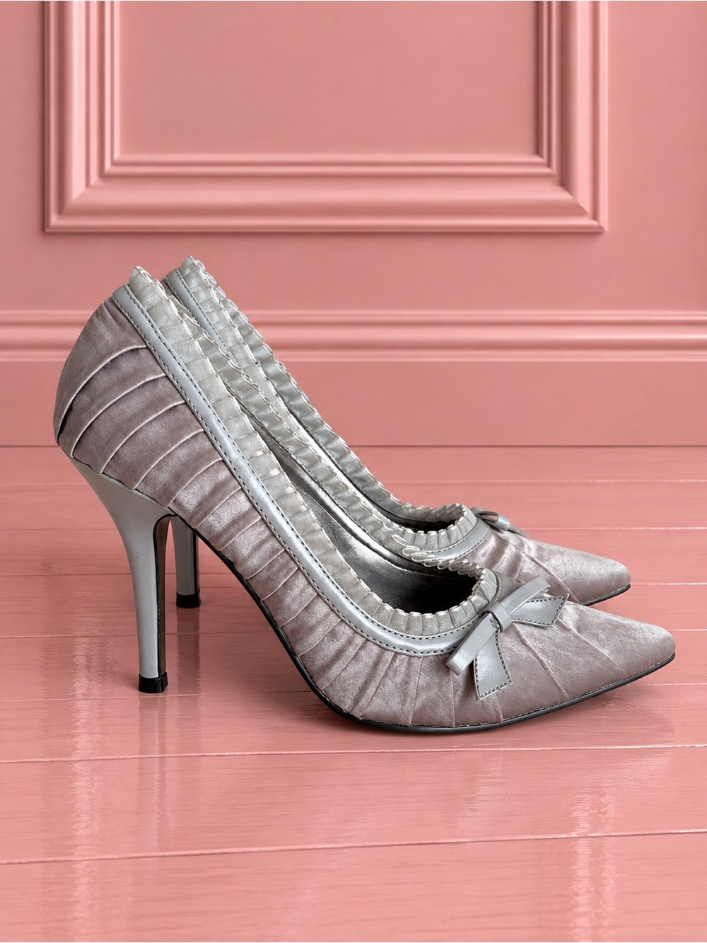 Y2K Delicious Gray Pointed-Toe Pumps with Bow